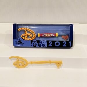 Disney Mickey Mouse Minnie Mouse Collectible Collector Key Set